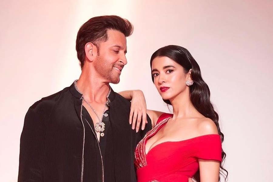 Hrithik Roshan’s Girlfriend Saba Azad reacted after netizens called her mad
