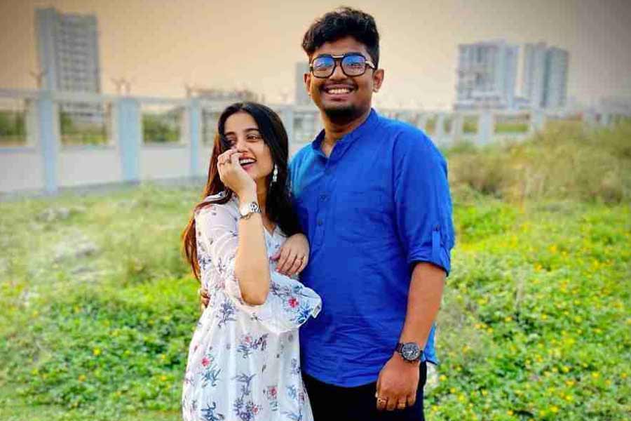 List of Tollywood couples who were together last year Durga Puja but broke up this year