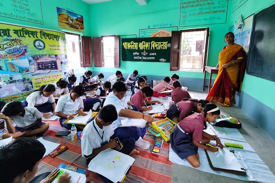 উত্তর ২৪ পরগনার গারুলিয়া বালিকা বিদ্যালয় (হাই)।