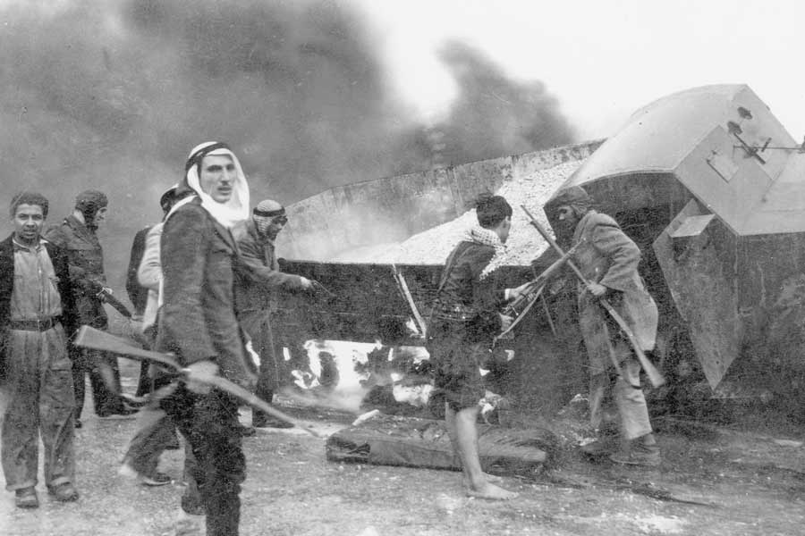 ১৯১৮ সালে ইহুদিদের একটি বাহিনী ব্রিটিশ সেনাদের প্যালেস্তাইন দখলে সহায়তা করে। একটি ম্যান্ডেট দ্বারা সংশ্লিষ্ট অঞ্চলের উপর ব্রিটেন এবং ফ্রান্সের আধিপত্য স্বীকৃত হয়। বিভিন্ন দেশ থেকে ইহুদিরা ইজরায়েল-প্যালেস্তাইন অঞ্চলে আসতে শুরু করেন। স্বাভাবিক ভাবেই ওই অঞ্চলে বাসরত আরবেরা বিষয়টিকে ভাল চোখে দেখেনি। তাদের সঙ্গে ইহুদিদের দাঙ্গা শুরু হয়। ব্যালফুর ঘোষণাপত্রে আরবদের প্যালেস্তাইন দেওয়ার প্রতিশ্রুতিও ছিল। ফলে আরব ও ইহুদিদের সংঘাত অনিবার্য হয়ে পড়ে। 