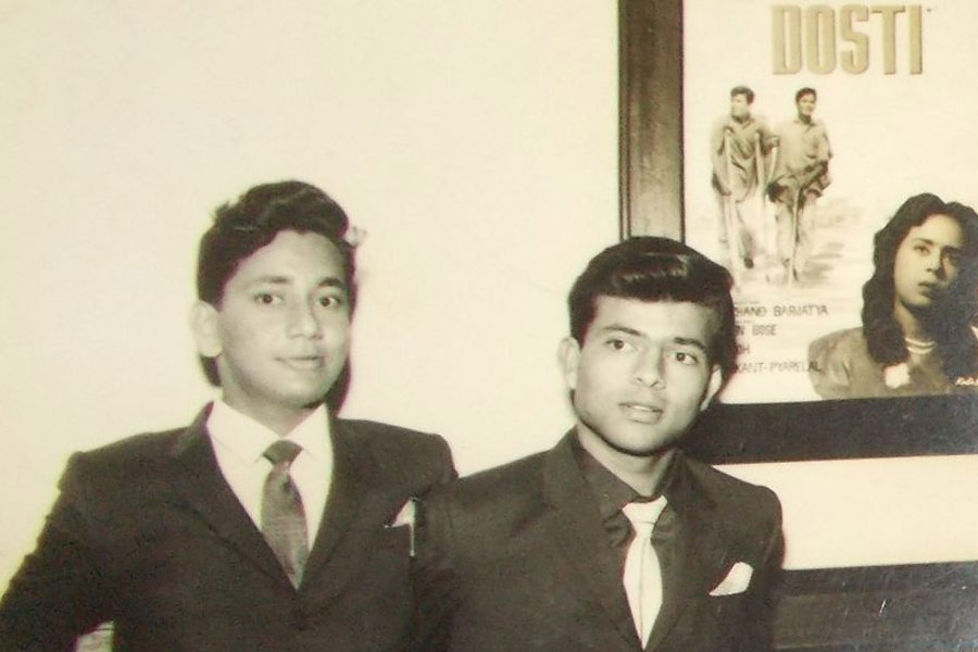 কানাঘুষো শোনা যেতে থাকে পথদুর্ঘটনায় মারা গিয়েছেন সুশীল। আবার বলিপাড়ার একাংশের দাবি, বলি অভিনেতা দিলীপ কুমার সে সময় সুশীলের জনপ্রিয়তা আঁচ করে নিরাপত্তাহীনতায় ভুগতে শুরু করেছিলেন। কানাঘুষো শোনা যায়, দিলীপ যেন ইন্ডাস্ট্রিতে নিজের পরিচিতি তৈরি করতে পারেন, সে কারণে বলিউড থেকে সুশীলকে সরিয়ে দেওয়া হয়।