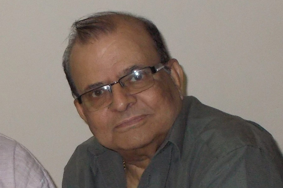 ২০০৩ সালে কাজ থেকে অবসর নেন সুশীল। তার তিন বছর পর সুশীলের স্ত্রী মারা গেলে মুম্বই ছেড়ে আমেরিকায় চলে যান তিনি। বর্তমানে ফিল্মজগতের সঙ্গে কোনও রকম সম্পর্ক নেই সুশীলের। কন্যা এবং জামাইয়ের সঙ্গে অবসর সময় কাটাচ্ছেন ষাটের দশকের জনপ্রিয় অভিনেতা।