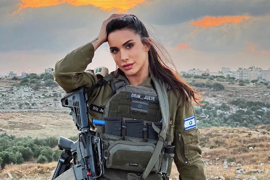 মডেল থাকাকালীন বিভিন্ন সংস্থার বিজ্ঞাপনে মুখ দেখিয়েছেন ওরিন। পরে তিনি আইডিএফ-এ যোগ দেন।