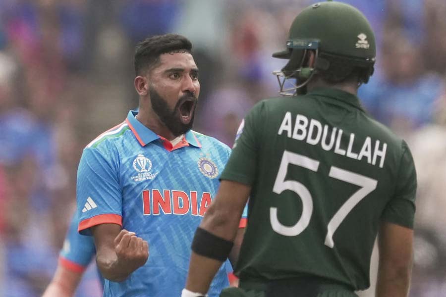 আবদুল্লাহ্‌ এবং ইমাম খুব বেশি এগোতে না পারলেও শুরুতে ভাল খেলেছেন। বিশ্বকাপের বড় ম্যাচে তাদের ২০ এবং ৩৬ রান গুরুত্বপূর্ণ হয়ে উঠতে পারে। আনন্দবাজার অনলাইনের বিচারে তাঁরা পাবেন ১০-এর মধ্যে ৬।