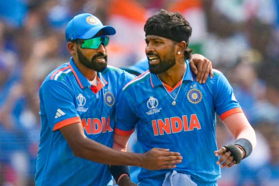 পাকিস্তান ম্যাচে হার্দিকের আগ্রাসন আলাদা করে নজর কেড়েছে। তাঁর ঝুলিতে ওপেনার ইমাম-সহ দু’টি উইকেট। আনন্দবাজার অনলাইনের বিচারে তাঁর প্রাপ্য ৭।