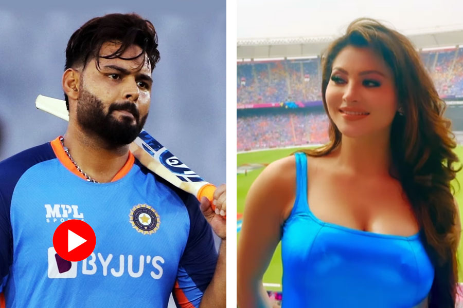 The discussion started after seeing Urvashi Rautela\\\\\\\\\\\\\\\'s picture at the Ahmedabad Stadium
