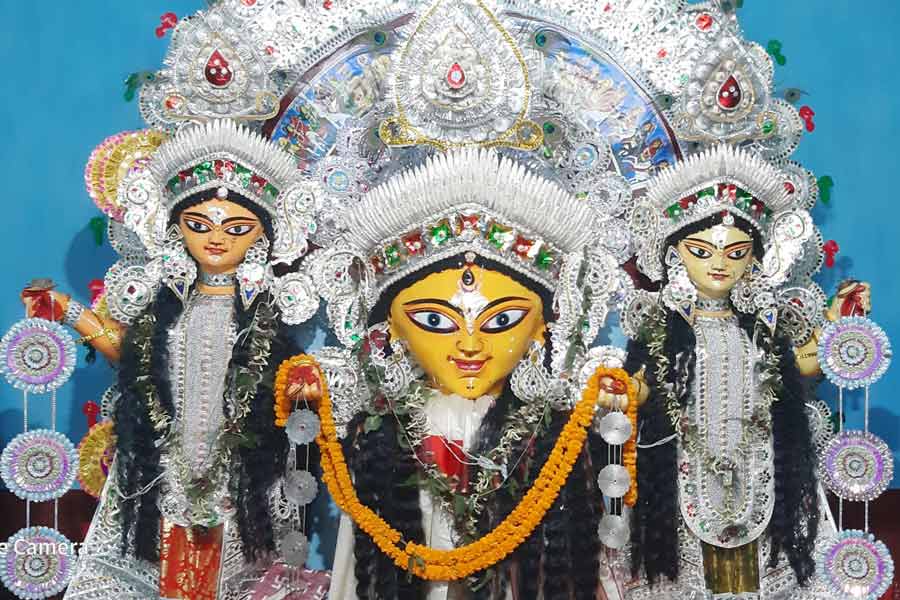 পূর্ব বর্ধমানের দিগনগর রায়বাড়িতে পূজিতা জয়াবিজয়া সহ দেবীর মুখমণ্ডল।