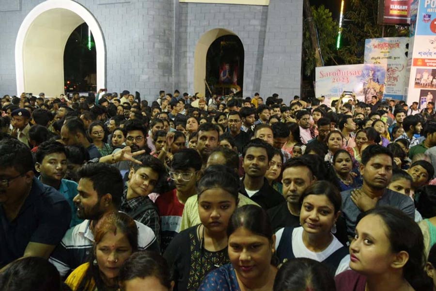 An image of Sreebhumi Pandal Crowd
