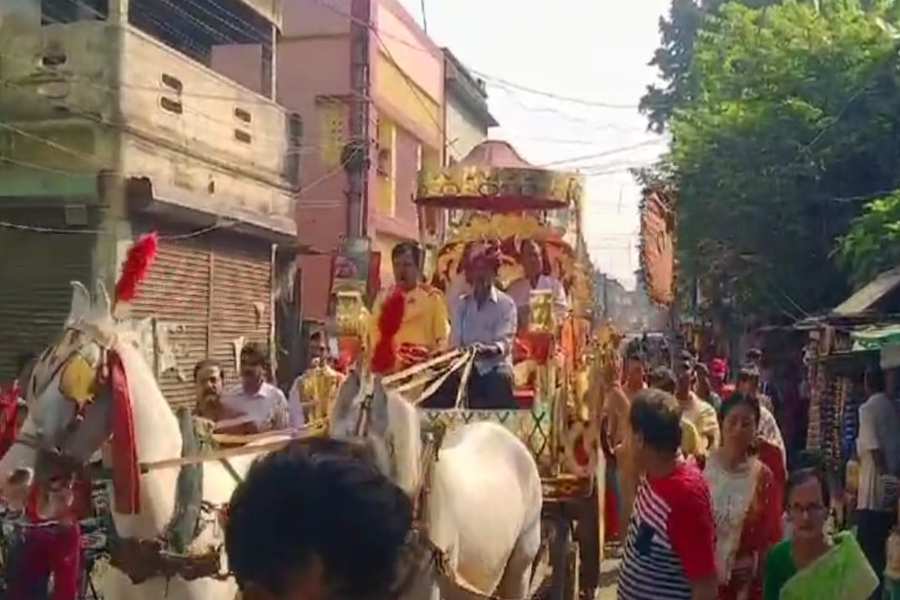 Image of procession to sarbamangala temple in burdwan