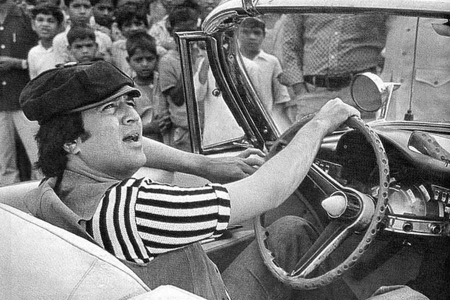 কিরণের দাবি, এখনও পর্যন্ত বলিউডে যত অভিনেতা রয়েছেন তাঁদের কারও জনপ্রিয়তা রাজেশ খন্নাকে ছুঁতে পারেনি। রাজেশকে ঘিরে মহিলা অনুরাগীদের যে উন্মাদনা ছিল তা অন্য কোনও অভিনেতার ক্ষেত্রে লক্ষ করেননি বলে জানিয়েছেন তিনি।