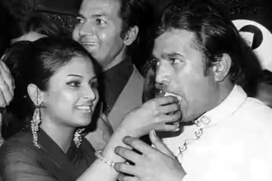 সত্তর থেকে আশির দশকের মধ্যে সর্বোচ্চ উপার্জনকারী বলি অভিনেতাদের তালিকায় শীর্ষে ছিলেন রাজেশ। ভারতীয় সিনেমার প্রথম সুপারস্টার ছিলেন তিনি।