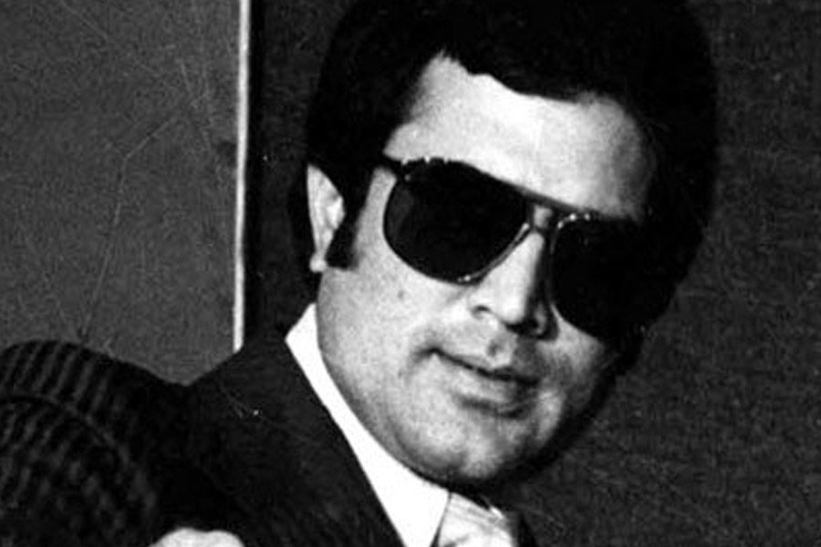 রাজেশকে উদ্দেশ করে মহিলা অনুরাগীরা তাঁর গাড়িতে চুমু এঁকে দিতেন। সুপারস্টার রাজেশকে ঘিরে এই ধরনের উন্মাদনা ছিল তাঁর মহিলা অনুরাগীদের মধ্যে। যদিও এ সব দেখে অভিনেতার কী প্রতিক্রিয়া হত সে বিষয়ে কিছু জানাননি কিরণ।