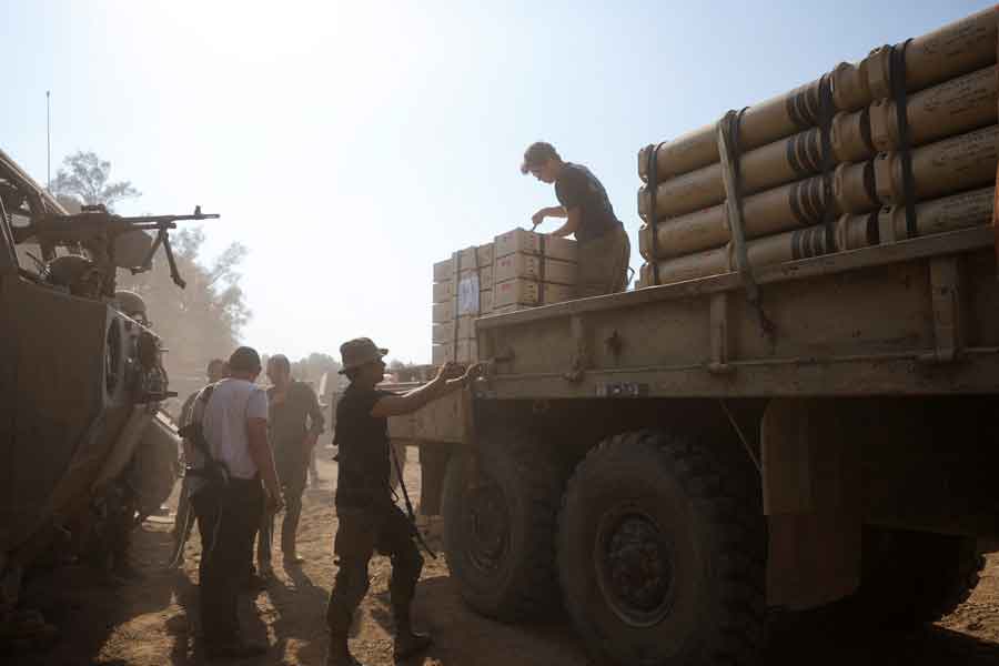 গত ৭ অক্টোবর রকেট হামলার পাশাপাশি গাজ়া সীমান্ত সংলগ্ন ইজ়রায়েলের শহরে হামলা চালাতে এই সুড়ঙ্গপথকে ব্যবহার করা হয়েছিল বলে দাবি ইজ়রায়েলি সেনার। গাজ়া সীমান্ত দিয়ে বাইরের কেউ যাতে প্রবেশ করতে না পারে তার জন্য অত্যাধুনিক সেন্সর লাগিয়ে রেখেছে ইজ়রায়েল। কিন্তু সুড়ঙ্গপথ ব্যবহার করে ইজ়রায়েলের মাটিতে হামাস বাহিনী ঢোকার কারণে সেই সেন্সর জঙ্গিদের গতিবিধি ধরতে পারেনি বলেই মনে করা হচ্ছে।