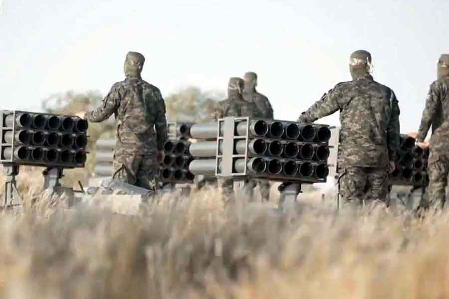 জলের পাইপলাইন কেটে যে রকেট বানিয়েছে হামাস, সেটির নাম কাসাম। ৩৫-৫০ কেজি ওজনের এই রকেট স্বল্প পাল্লার হলেও এর মারণক্ষমতা অনেক বেশি।