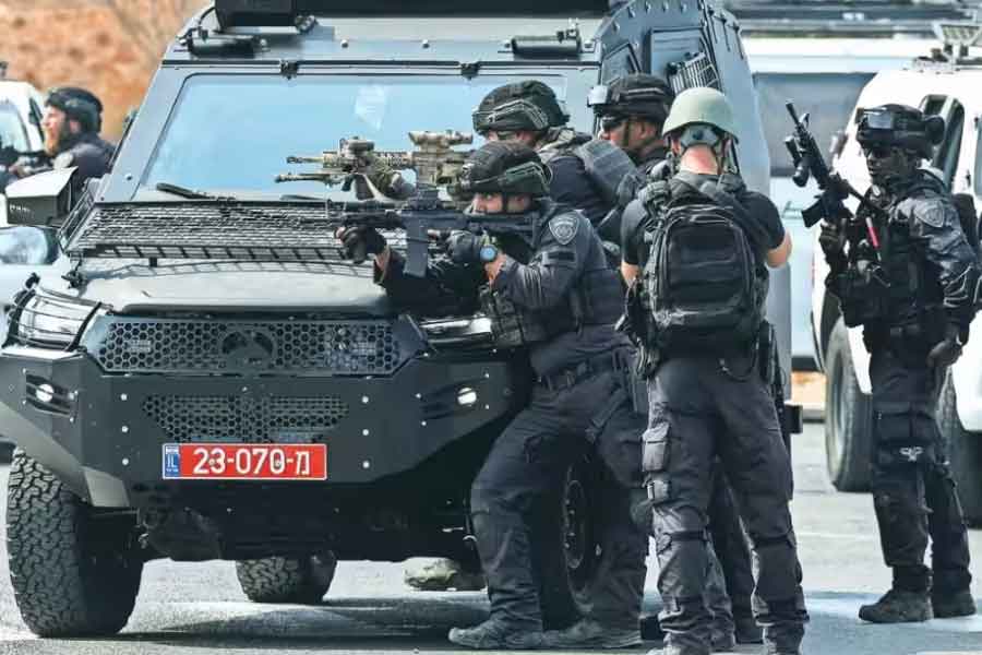 হামাসের কাছে রয়েছে ট্যাঙ্ক বিধ্বংসী ক্ষেপণাস্ত্র কংকার্স। ১৯৭০ সালে এই অস্ত্র বানানো হয়েছিল। এক একটি ক্ষেপণাস্ত্রের ওজন ১৪.৬ কেজি। লঞ্চিং প্যাডের ওজন ২২.৫ কেজি। ক্ষেপণাস্ত্রের দৈর্ঘ্য ৪৫ ইঞ্চি। তার মধ্যে ২.৭ কেজি হিট ওয়ারহেড লাগানো। ৭০ মিটার থেকে ৪ কিলোমিটার পর্যন্ত হামলা চালাতে পারে। ২০৮ মিটার প্রতি সেকেন্ড গতিতে ছোটে এই ক্ষেপণাস্ত্র।