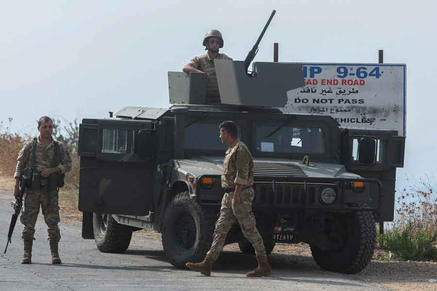 হামাসের কাছে রয়েছে ৯কে১১১ ফোগোট ট্যাঙ্ক বিধ্বংসী ক্ষেপণাস্ত্র। এটি সেমি-অটোমেটিক কমান্ড টু লাইন অফ সাইট (এসএসিএলওএস) ওয়ার গাইডেড ট্যাঙ্ক বিধ্বংসী ক্ষেপণাস্ত্র। এক একটি ক্ষেপণাস্ত্রের ওজন সাড়ে ১২ কেজি। দৈর্ঘ্যে ৩.৭ ফুট। ঘণ্টায় ২৯০ কিলোমিটার বেগে ছোটে এই ক্ষেপণাস্ত্র। যেতে পারে ৭০-২৫০০ মিটার পর্যন্ত।