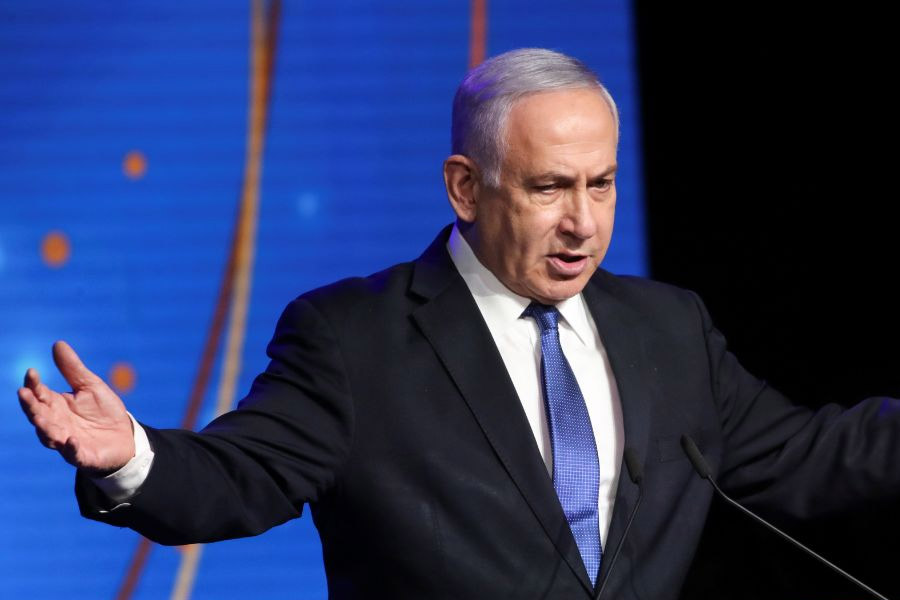 কিছু দিন আগে আমেরিকার মধ্যস্থতায় ইজ়রায়েলের সঙ্গে আলোচনার টেবিলে বসার ইঙ্গিত দিয়েছিল অন্যতম আরব রাষ্ট্র সৌদি আরব। বিশেষজ্ঞদের একাংশ মনে করছেন, সৌদি আরবের মতো দেশ ইজ়রায়েলের সঙ্গে আলোচনায় বসলে প্যালেস্তাইনের হয়ে লড়াই আরও দুর্বল হয়ে পড়ত। হামাস লড়াইয়ে নেমে এই সম্ভাব্য বোঝাপড়া রুখতে চেয়েছে।