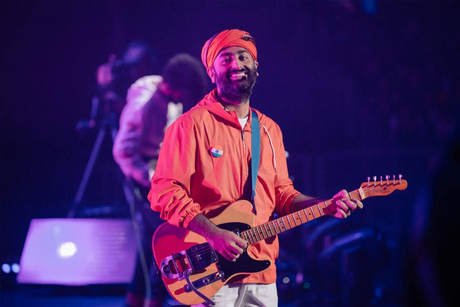 How much Arijit Singh charges for performing at weddings and events