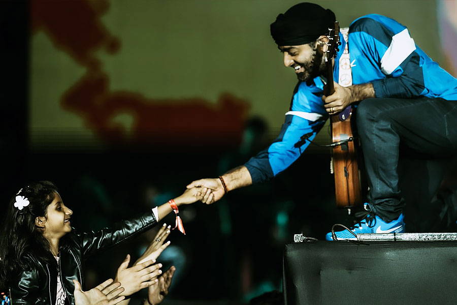 How much Arijit Singh charges for performing at weddings and events