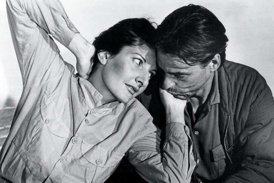 Break Up story of performing artist Marina Abramović and Ulay who walks in Great Wall of China to break up 