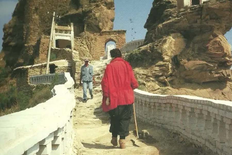 Break Up story of performing artist Marina Abramović and Ulay who walks in Great Wall of China to break up 