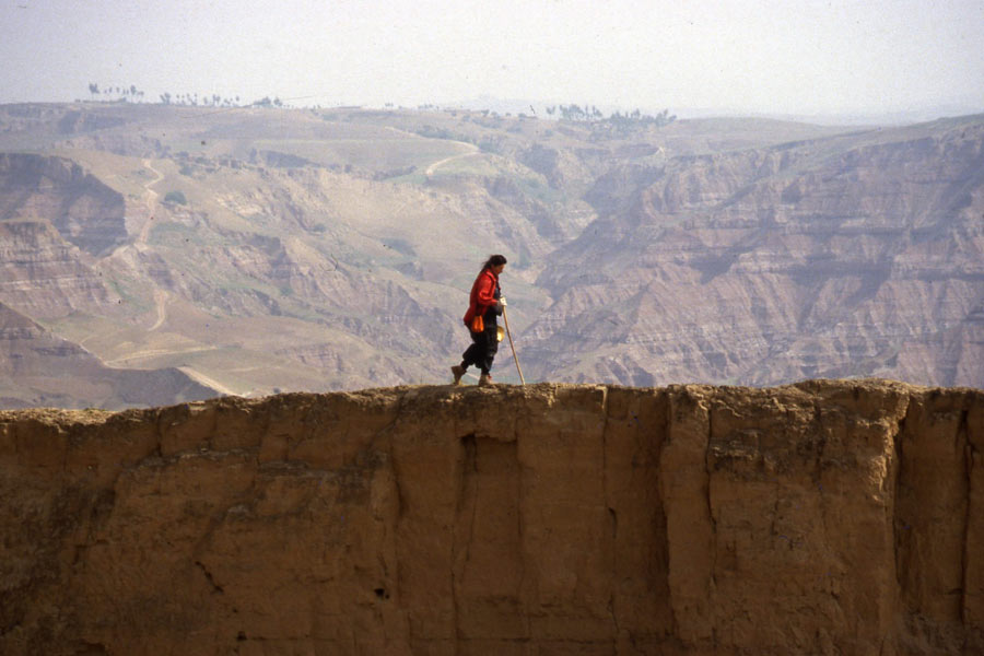 Break Up story of performing artist Marina Abramović and Ulay who walks in Great Wall of China to break up 