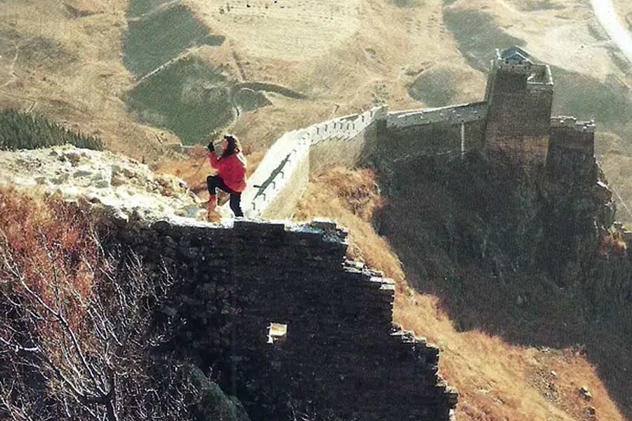 Break Up story of performing artist Marina Abramović and Ulay who walks in Great Wall of China to break up 