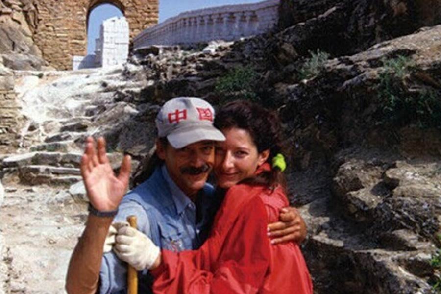 Break Up story of performing artist Marina Abramović and Ulay who walks in Great Wall of China to break up 