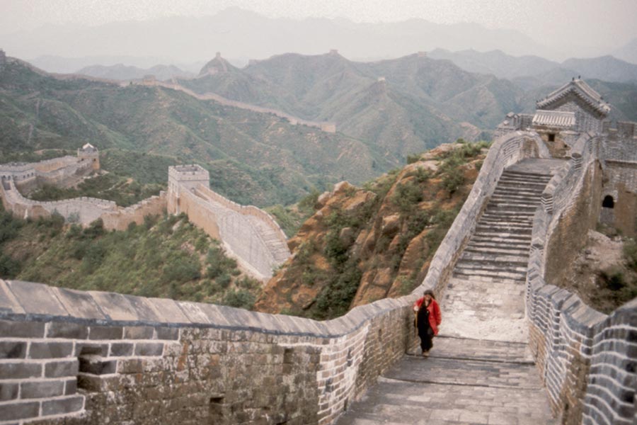 Break Up story of performing artist Marina Abramović and Ulay who walks in Great Wall of China to break up 