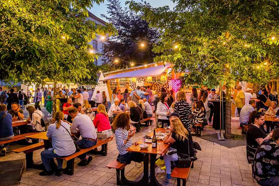 বিশ্ব জুড়ে এখন বহু দেশই খাদ্য দিবসে খাদ্যোৎসবের আয়োজন করে। ভারতেও এমন হয় না তা নয়। আবার এই দিন অনেকে বিনামূল্যে খাদ্য বিতরণেরও ব্যবস্থা করেন।