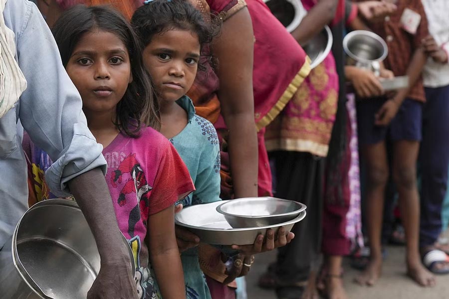 কিন্তু সারা বছর অনাহারে থাকা মানুষগুলো এক দিন পেট ভরে খাওয়াদাওয়া করে কী করবেন?
