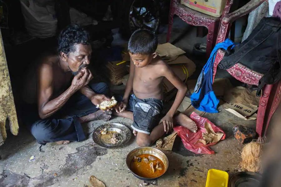 প্রতি বছর এই দিনে কিছু মানুষ তো জানতে পারেন, এই অনাহারী মানুষগুলোর কথা। তার মধ্যে কয়েক জন তো মনে করেন, কিছু করা দরকার এঁদের মুখে খাবার তুলে দেওয়ার জন্য। এই ভাবনাটাই তো আদতে ভাল কাজের শুরু।