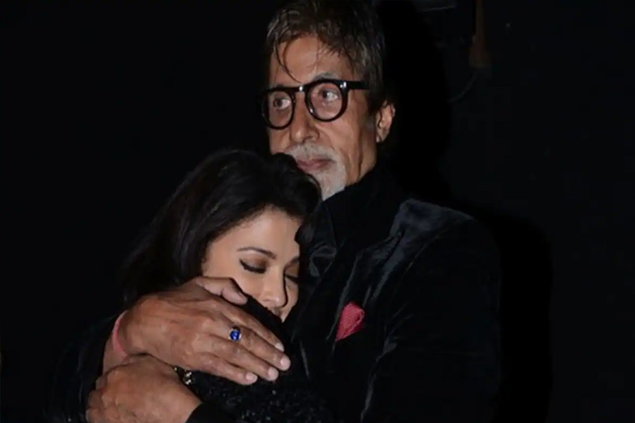 ঐশ্বর্যা প্রসঙ্গে অমিতাভ বলেন, ‘‘শ্বেতা যাওয়ার পর মেয়ে চলে গেল বলে কষ্ট হয়েছিল। কিন্তু ঐশ্বর্যা আসার পর মনে হল মেয়ে ফিরে এল।’’