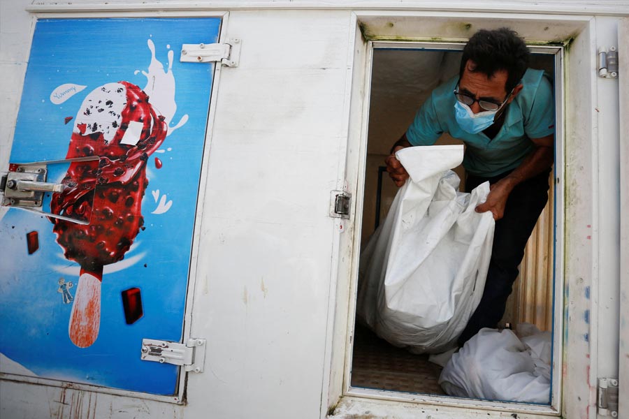 গাজ়ার দায়ের আল-বালাকের শুহাদা আল-আকসা হাসপাতালের এক চিকিৎসকই বিষয়টি জানিয়েছেন সংবাদ সংস্থা রয়টার্সকে।