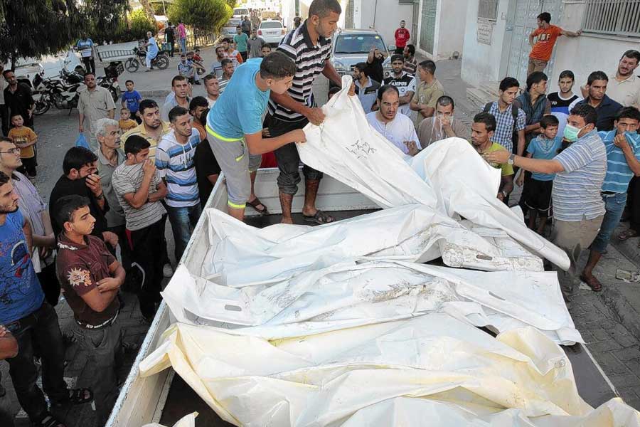 যদিও চিকিৎসক অনিশ্চিত এই ব্যবস্থা কত দিন চালিয়ে নিয়ে যাওয়া যাবে তা নিয়েও। তিনি বলেছেন, ‘‘কিছু দেহ তাঁবু খাটিয়ে বরফ দিয়েও রাখা হয়েছে। তার সঙ্গে রয়েছে ওই ট্রাক। তবে এই দিয়েও কত দিন কাজ চলবে জানি না।’’