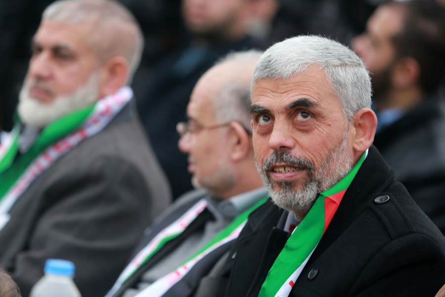 অভিযোগ ওঠে যে, হামাসের ঘোষিত নীতির সঙ্গে আপস করবেন না বলে মাহমুদকে মেরে ফেলার নির্দেশ দেন সিনবারই।