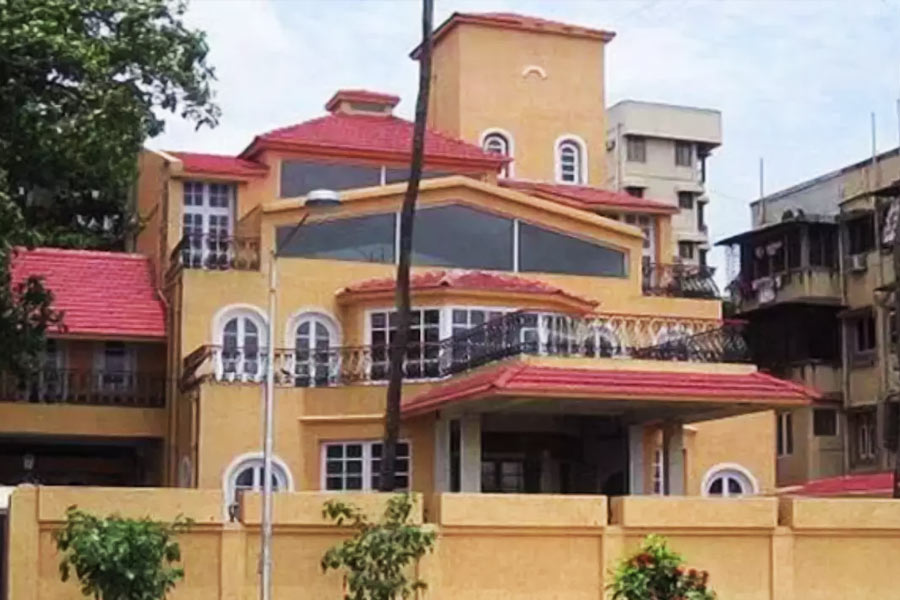 Mumbai Bungalow that was home for three superstars, all lost stardom for ‘curse’
