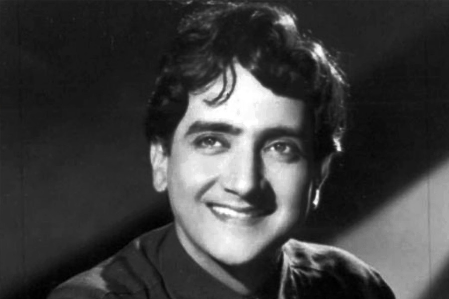 Mumbai Bungalow that was home for three superstars, all lost stardom for ‘curse’