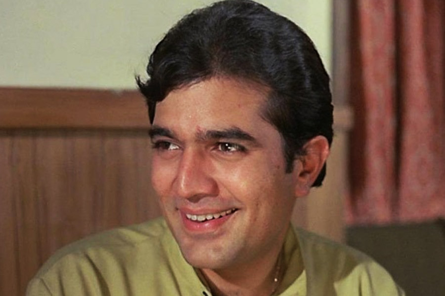 Mumbai Bungalow that was home for three superstars, all lost stardom for ‘curse’