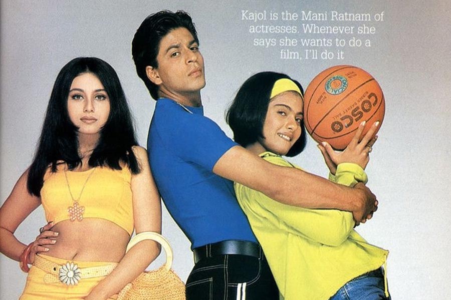 বলিপাড়া সূত্রে খবর, বর্তমানে কোনও ছবিতে অভিনয় করে আনুমানিক ১০০ কোটি টাকা পারিশ্রমিক পান শাহরুখ।