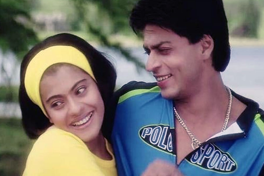 ‘কুছ কুছ হোতা হ্যায়’ ছবিতে অঞ্জলির চরিত্রে অভিনয় করেন কাজল। এই ছবিতে শাহরুখের সঙ্গে কাজলের সম্পর্কের রসায়ন দর্শকের মনে আলাদা ভাবে জায়গা করে নিয়েছিল।