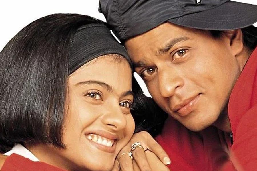 বলিপাড়া সূত্রে খবর, ‘কুছ কুছ হোতা হ্যায়’ ছবিতে অভিনয় করে ৩০ লক্ষ টাকা উপার্জন করেন কাজল।