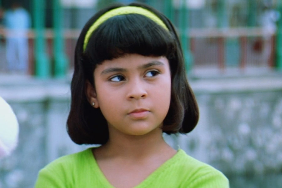 ১৯৯৮ সালে মুক্তিপ্রাপ্ত ‘কুছ কুছ হোতা হ্যায়’ ছবির মাধ্যমে বলিপাড়ায় আত্মপ্রকাশ করেন সানা। কানাঘুষো শোনা যায়, এই ছবিতে অভিনয় করে ২৫ হাজার টাকা পারিশ্রমিক পেয়েছিলেন তিনি।