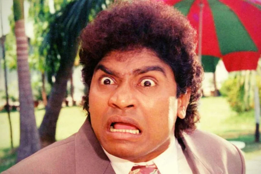 বলিপাড়ার অন্যতম কৌতুকাভিনেতা জনি লিভারকেও অভিনয় করতে দেখা যায় ‘কুছ কুছ হোতা হ্যায়’ ছবিটিতে। পার্শ্বচরিত্রে অভিনয় করে ১ লক্ষ টাকা পারিশ্রমিক পেয়েছিলেন জনি।