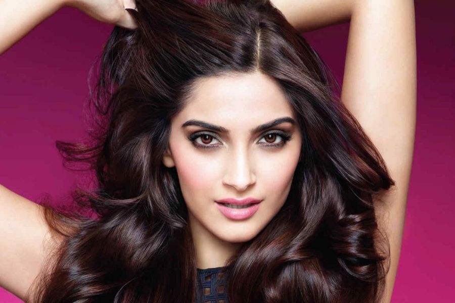 যাঁরা চুলে রং করেন,  এই দুই দিন চুলের রং টাচআপ করার জন্য উপযুক্ত সময়। 