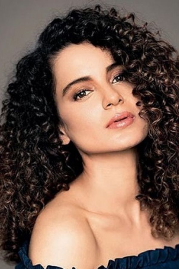 খুব আগে থেকে চুলের সেটিং করাতে গেলে পুজো আসার আগেই তা অনেক সময় নষ্ট হয়ে যায়। তাই চুলের সেটিং করিয়ে নিন এই সময়ে।