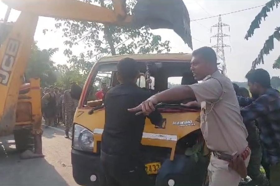 School van accidently falls into cannel in Cooch Behar Balarampur