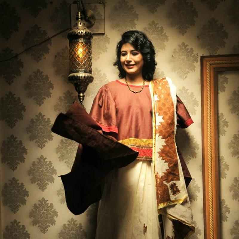 How to drape your saree in different style for festive season.