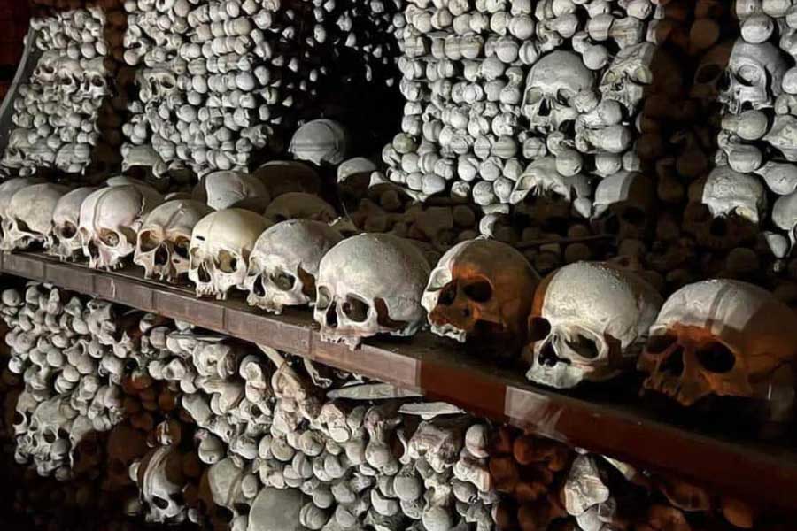 Sedlec Ossuary is the structure decorated with human bones