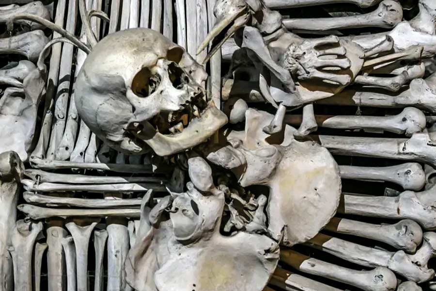 Sedlec Ossuary is the structure decorated with human bones